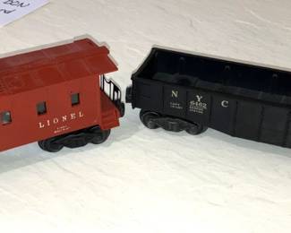 072-BON: Vintage Lionel Lighted Caboose & NYC Gondola