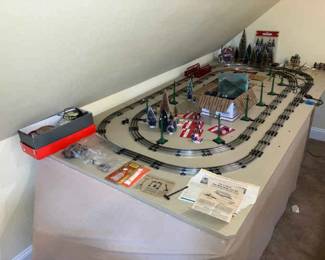 079-BON: Lionel Train Track, Layout and Accessories Grab Bag