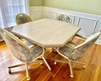 004-GAR: Dining Room Table & Chairs