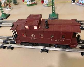 071-BON: Vintage Lionel Tanker & Lighted Caboose