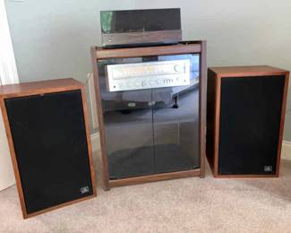 040-MBR: Vintage Stereo System and Cabinet
