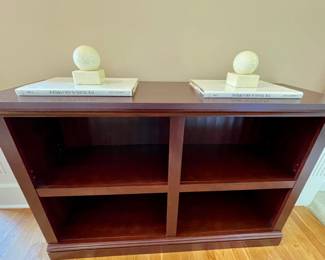 005-ENT: Entry Bookshelf