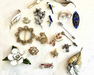 095-J: Costume Broach Collection