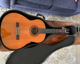 Yamaha C-40 guitar