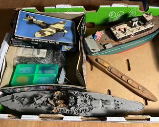 Model ships and airplanes