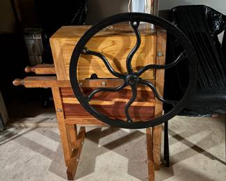Reproduction corn husking machine