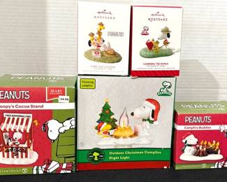 4 Snoopy Campfire Plus Cocoa Stand