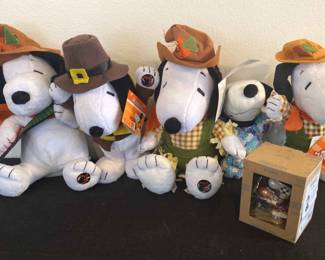 Small Snoopy Thanksgiving Toys Plays Music Jim Shore