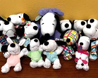 14 Snoopy Easter Plushies