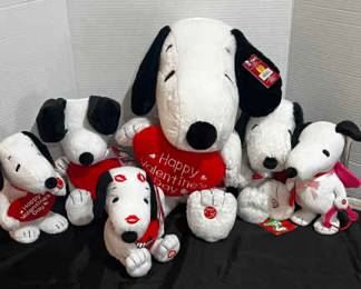 6 Snoopy Valentines Plush Dolls