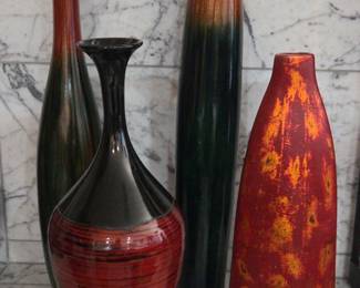 4 Complementary Modern Red Black Pots