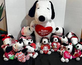 17 Snoopy Valentines Collectible Plush Dolls