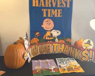Peanuts Snoopy Thanksgiving Decor