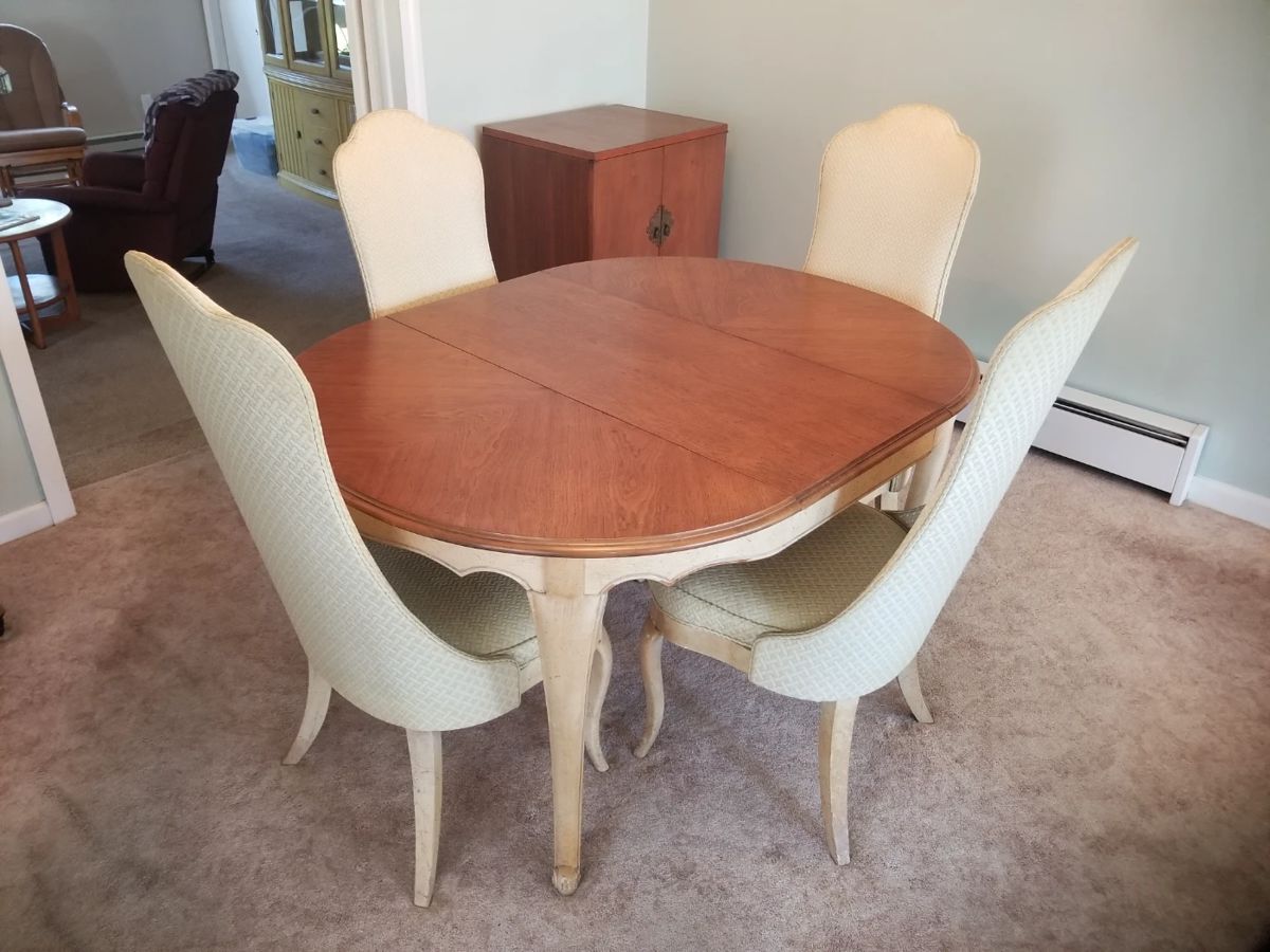 Dining set seats 4; two extra table leaves available