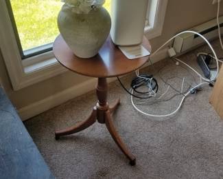 Accent table