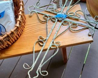 Metal cross