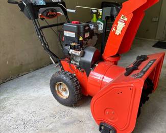 Ariens Deluxe 28 two stage snow blower 