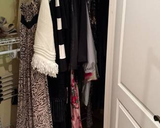 Women's Clothing/Dresses 