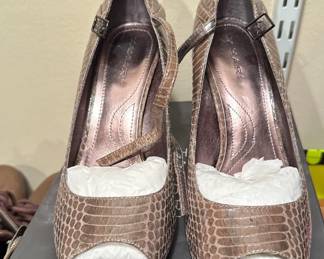 Tahari Snakeskin Open toe Pumps 