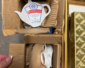 Gordon Bleu Porcelain Tea pot