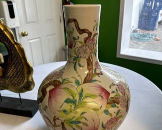 Chinese Famille Rose porcelain vase 
