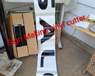 Vinyl cutting machine