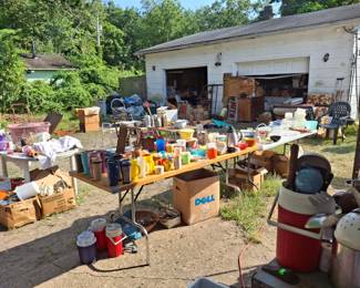 Large selection of vintage Tupperware with lots of extra lids or bottoms without lids