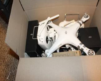 Drone, DJI Phantom 4 drone up to 28 Min of 44.7 mph in sport mode