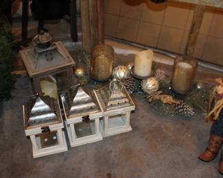 CHRISTMAS DECORATIONS and household decorations
