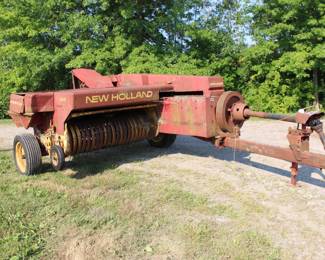 Key Features and Details:
Type: Small square baler, twine tie.
Power Source: PTO driven, 540 rpm.
Bale Size: 14 inches high x 18 inches wide.
Pickup: Floating drum pickup.
Bale Chamber: 356 x 457 mm (14 x 18 in).
Additional Features: May include a bale thrower and gauge wheels.
Year of Manufacture: The Hayliner 310 was produced from January 1977 to July 1981, 