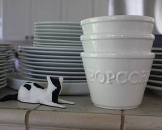 Popcorn Bowls, Cat Figurine