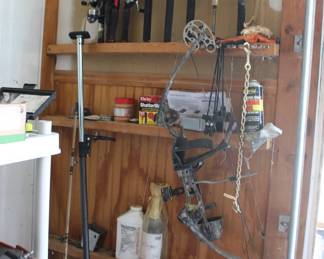 Bow and fishing Rods Reeks