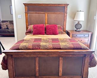 QUEEN BED 72Hx69Wx86D 