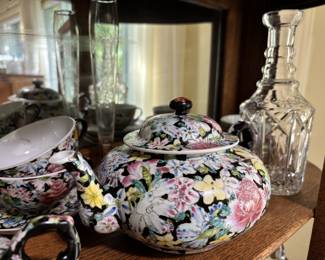 Famille Rose tea pot & tea set