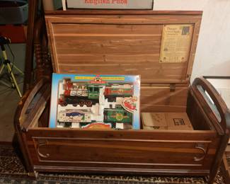 Beautiful Mid-Century Cedar Hope Chest by Lane