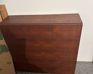 Drop leaf table