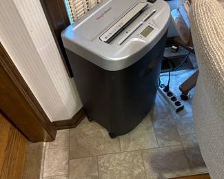 Industrial size shredder