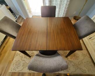 EM114Table And 4 Chairs With Rug