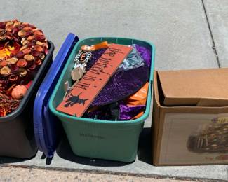 EM186Holiday Decor Mystery Lot