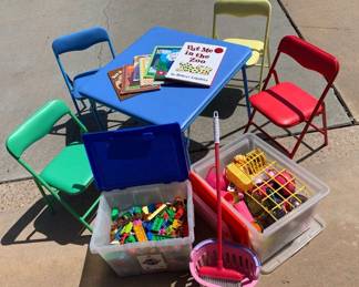 EM172Kids Table And Toys