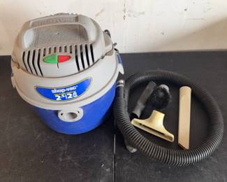 a2.5 Gallon ShopVac