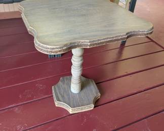 Accent table