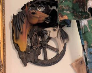 Horse wagon wheel wall hanging