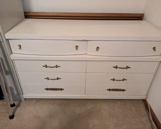 Vintage Bassett Silvermist dresser