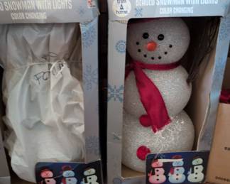 Beaded color changing snowmen