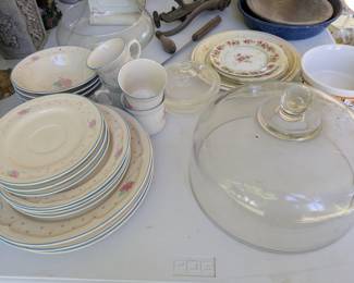 Assorted dishes