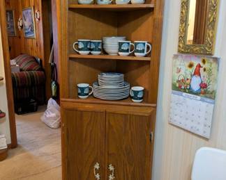 Corner cabinet