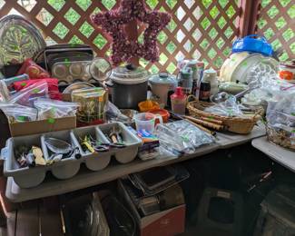 Lot more kitchen goodies on the screened deck