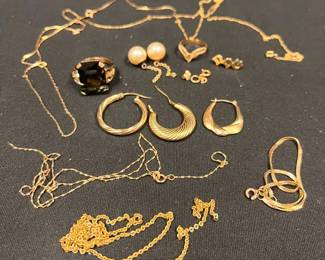 CT318Assorted Broken 14k And 10k Vintage Jewelry