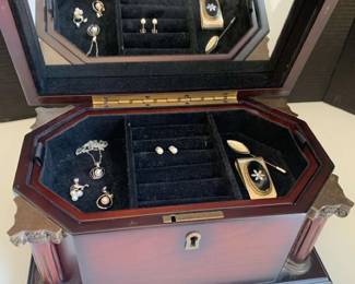 CT325Jewelry Box With Silver And Gold